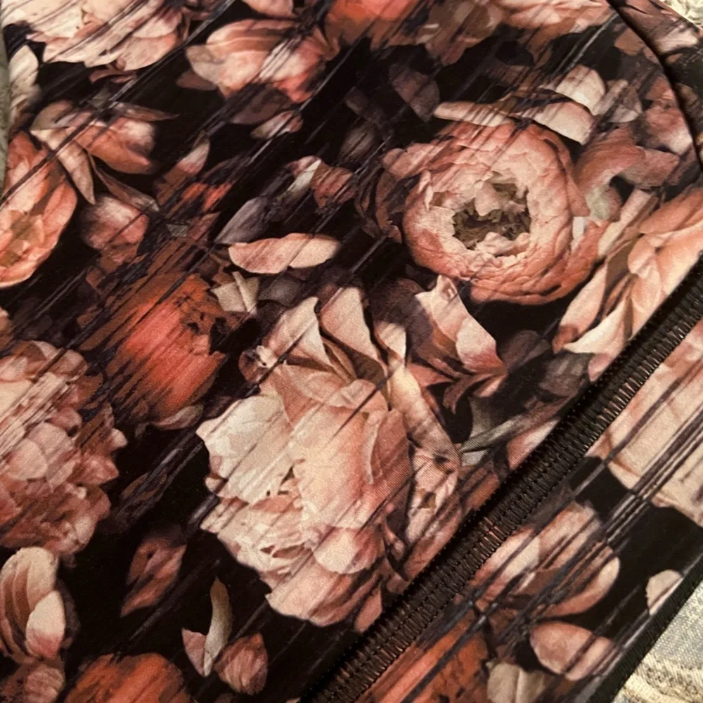 Lululemon Break Free Bra Peony Multi | Size 8 EUC